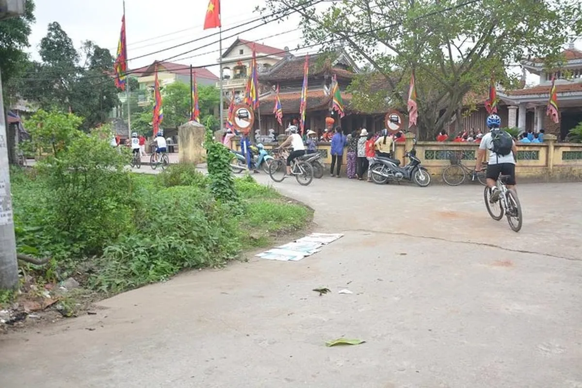 Half-Day Hanoi E-Bike Tour: Exploring Ancient Co Loa Citadel
